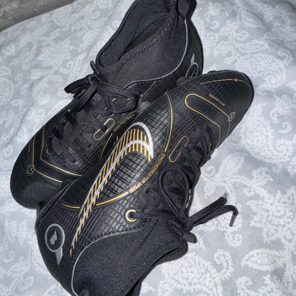 Nike soccer cleats 4Y - Picture 1 of 6
